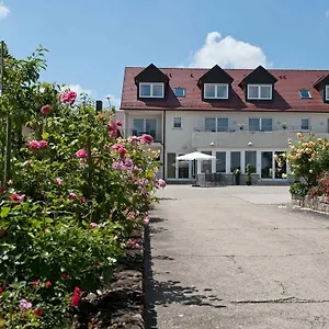https://felshof-weingut-gastehaus.com-bavaria.com